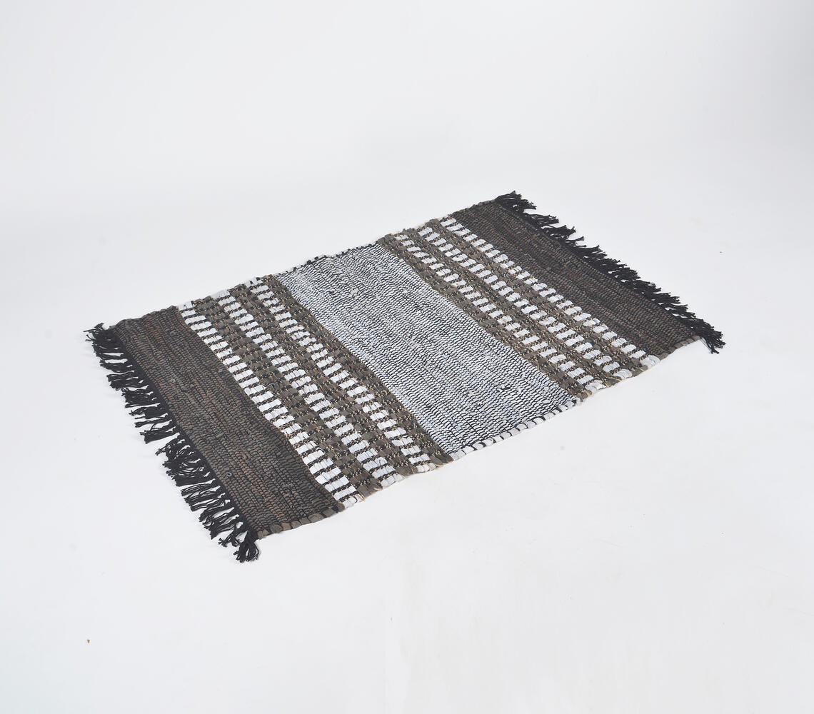 Handwoven Grayscale Tasseled Rug - Multicolor - VAQL101011109314