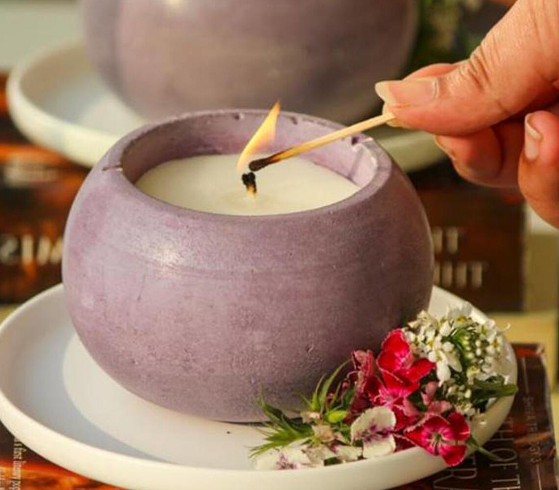 English Lavender Poured Candle - Lilac - VAQL10101370906