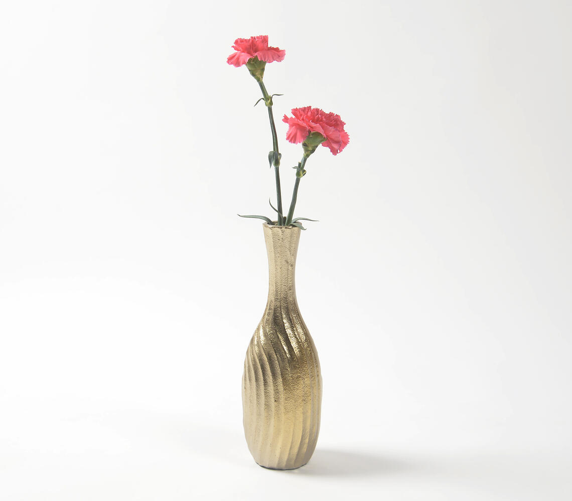 Vintage Aluminium Wavy Vase with Golden Finish - Gold - VAQL10101380398
