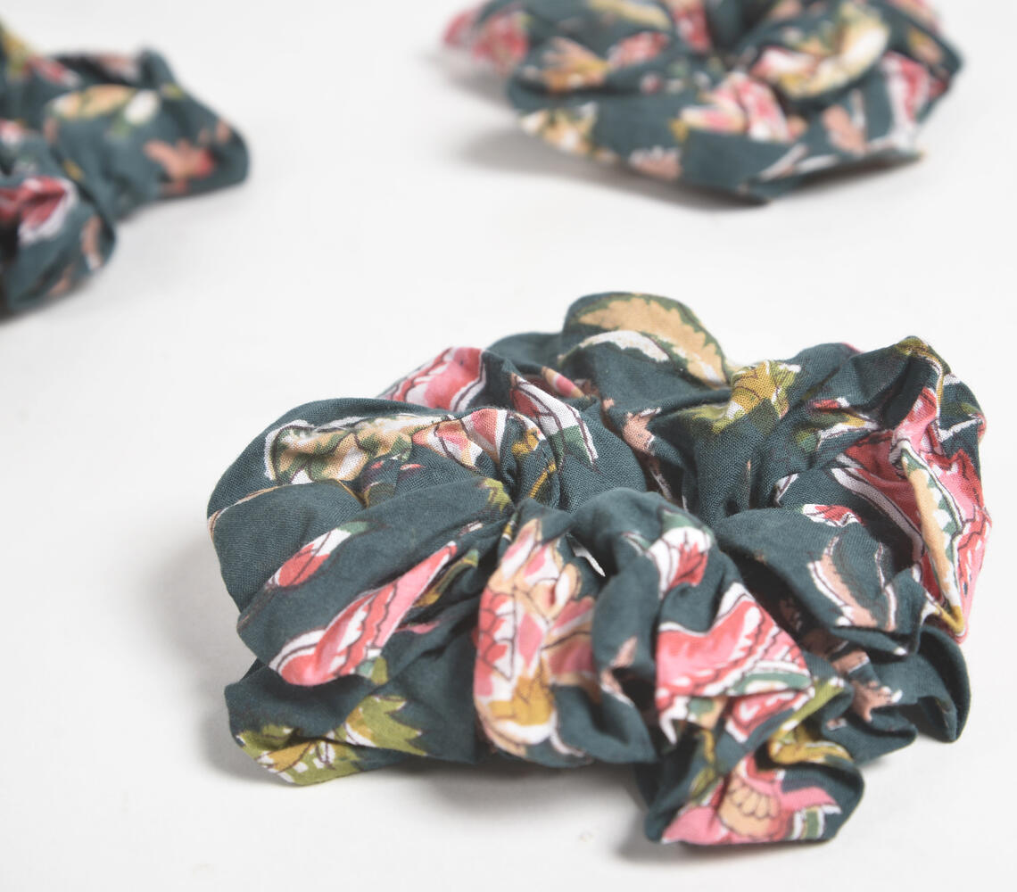 Midnight Floral Block Printed Scrunchie hair ties (set of 3) - Green - VAQL101018124980